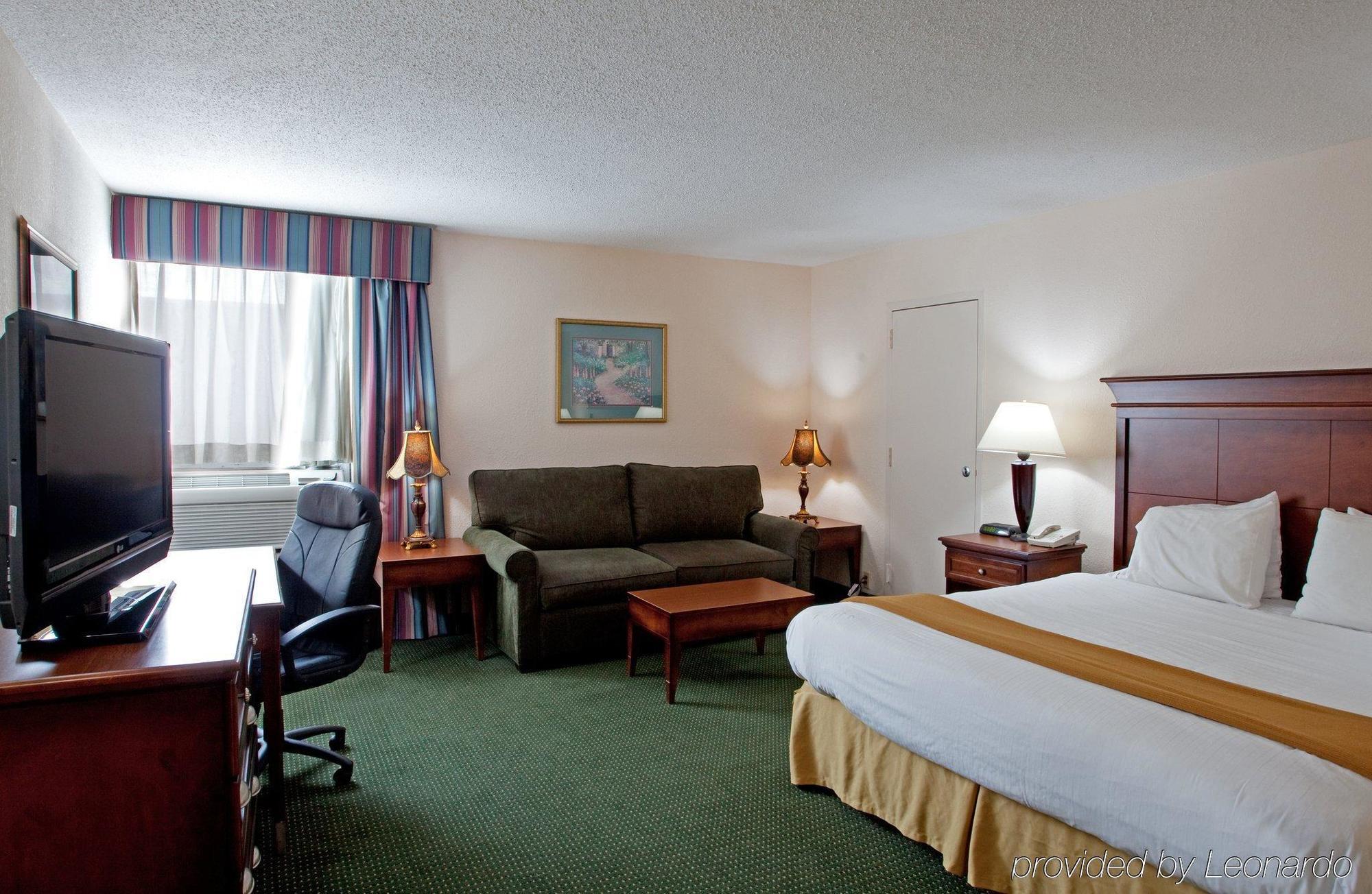 Wyndham Garden Hotel 3*
